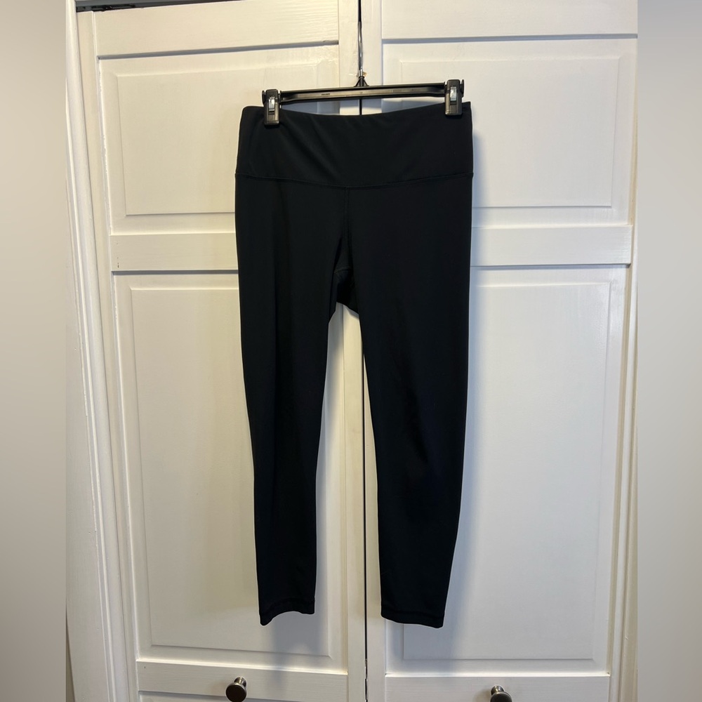 YOGALICIOUS Capri Leggings Size Women’s Medium Color Black